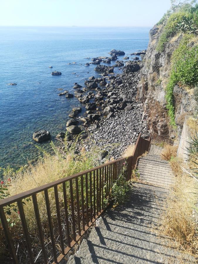 Locanda Popolare Aci Castello Exterior photo